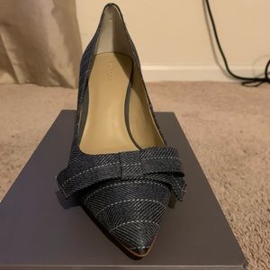 Ann Taylor Yolanda Bow pump . Brand new with box.